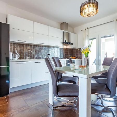 Rs Two Bedroom Apartment Sukošan Kültér fotó