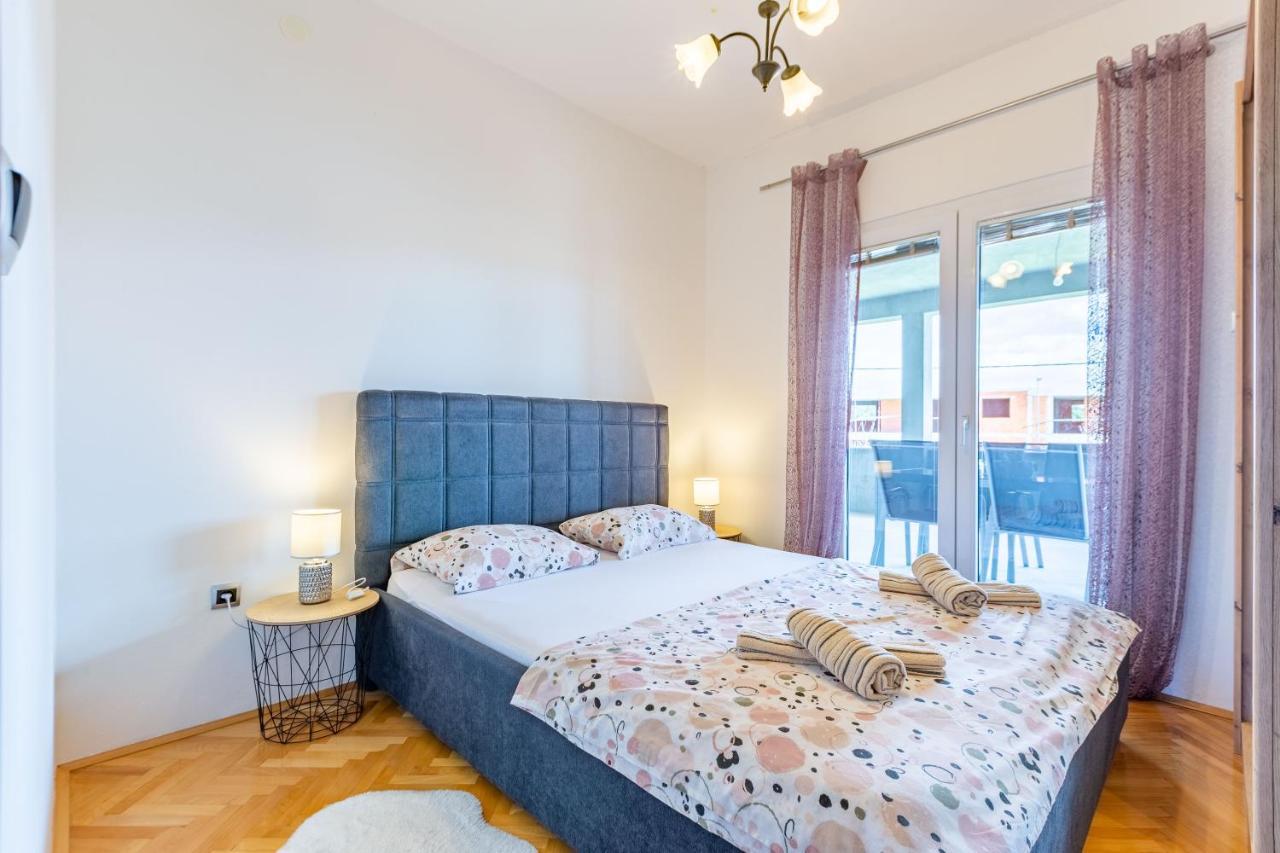 Rs Two Bedroom Apartment Sukošan Kültér fotó