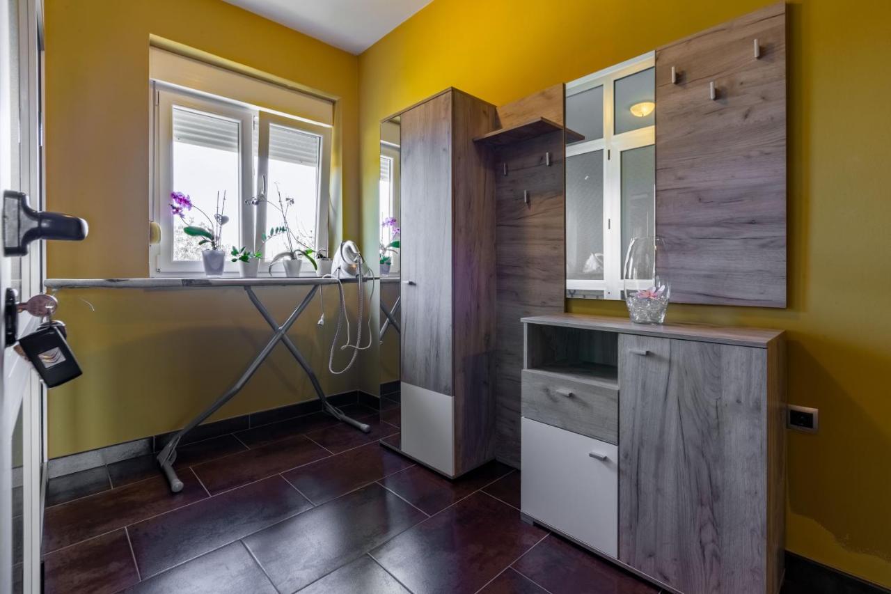 Rs Two Bedroom Apartment Sukošan Kültér fotó